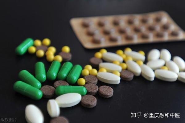 下的手记在朋友圈热传,医生推测,很可能因为几颗小小的感冒药引起