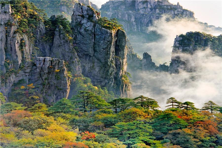 将神话传说和黄山美景结合起来,读来美轮美奂,是黄山旅游文化的最美