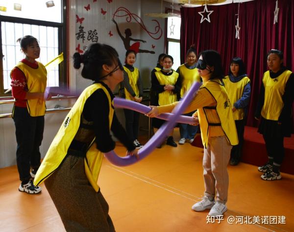 企业年会趣味小游戏玩点啥?室内团建拓展培训游戏分享