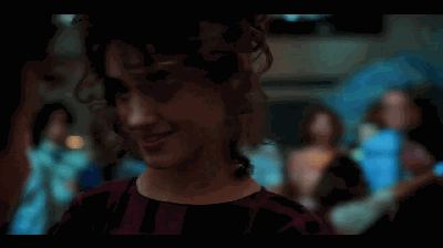 怪奇物语netflix很高兴,南茜也成为了这样举重若轻的大人.