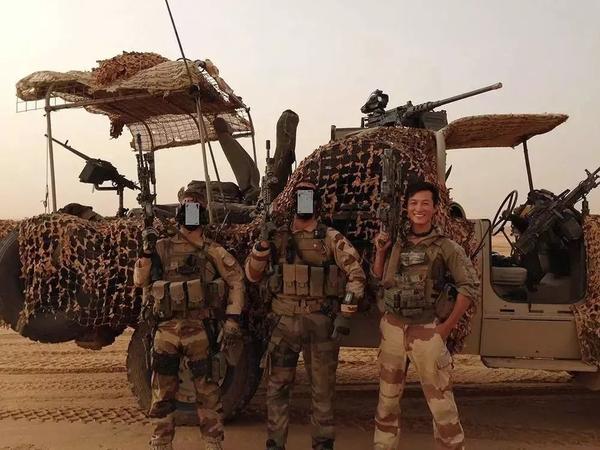 特种兵带领军武女团体验各国军粮测评,妹子最爱吃哪国
