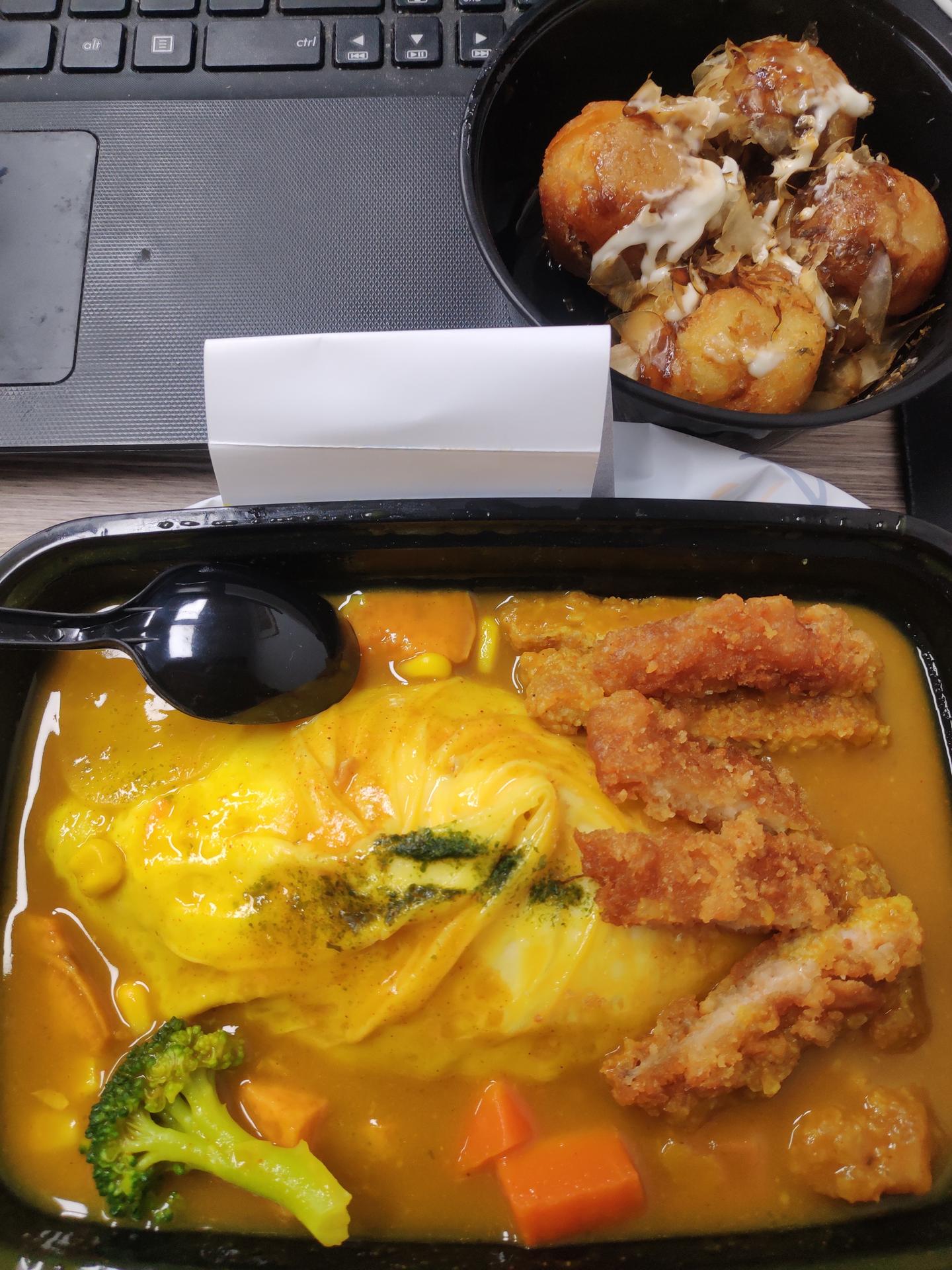 【食日记】咖喱鸡排蛋包饭 章鱼小丸子