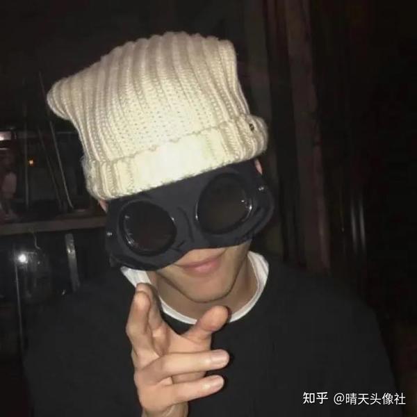 有质感的男生头像|众生皆苦,而你是草莓味的