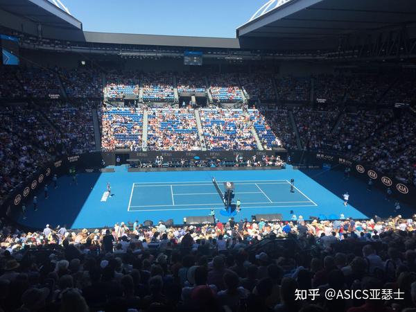 澳大利亚网球公开赛为墨尔本蓝色球场上的加冕而战