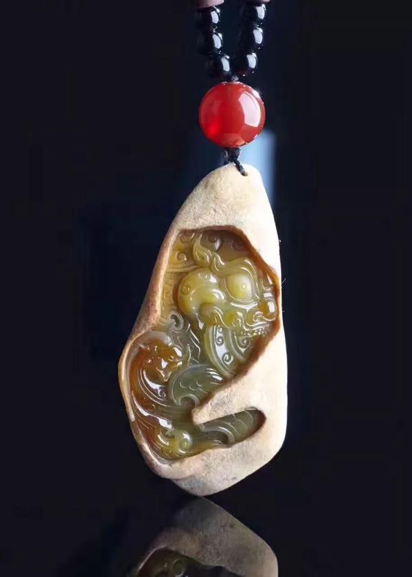 (同样大马坎的敞口,属于整体带皮雕刻,复古题材)