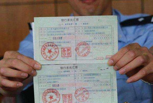 现金的,等于没有账期拖欠,但是使用银行承兑汇票就有了一个欠款的账期