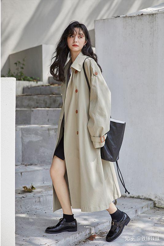 女生秋天怎么穿风衣好看