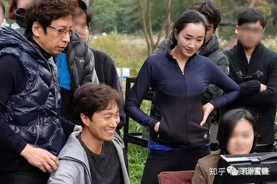 《上流社会》由边赫执导,朴海日,秀爱,李阵郁,罗美兰,金奎善,尹宰文等