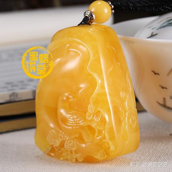 蜜蜡的花件寓意之下喜上眉梢吊坠欣赏
