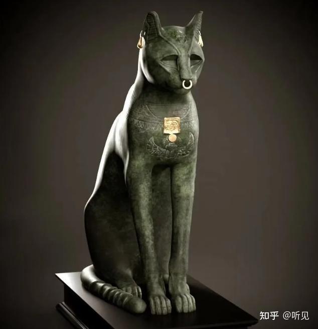 这只猫咪代表着古埃及的巴斯特女神,这位女神经常以猫咪的形象出现在