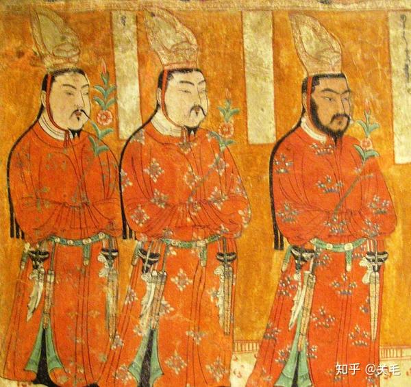很可能就是这种回鹘大冠 唐代很常见的圆领袍 突厥普通人的服饰,大略