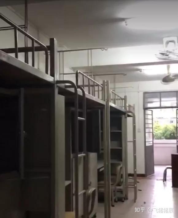 宿舍内景 在广卫职院 上实