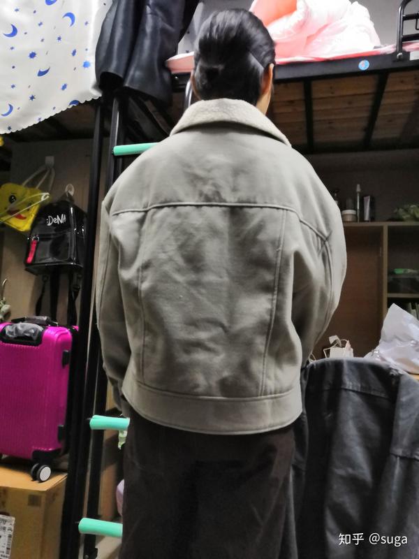 155 100斤 肩膀塌应该怎么穿衣服?