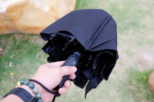 小米米家新品年轻人的第一把自动折叠雨伞一键开合