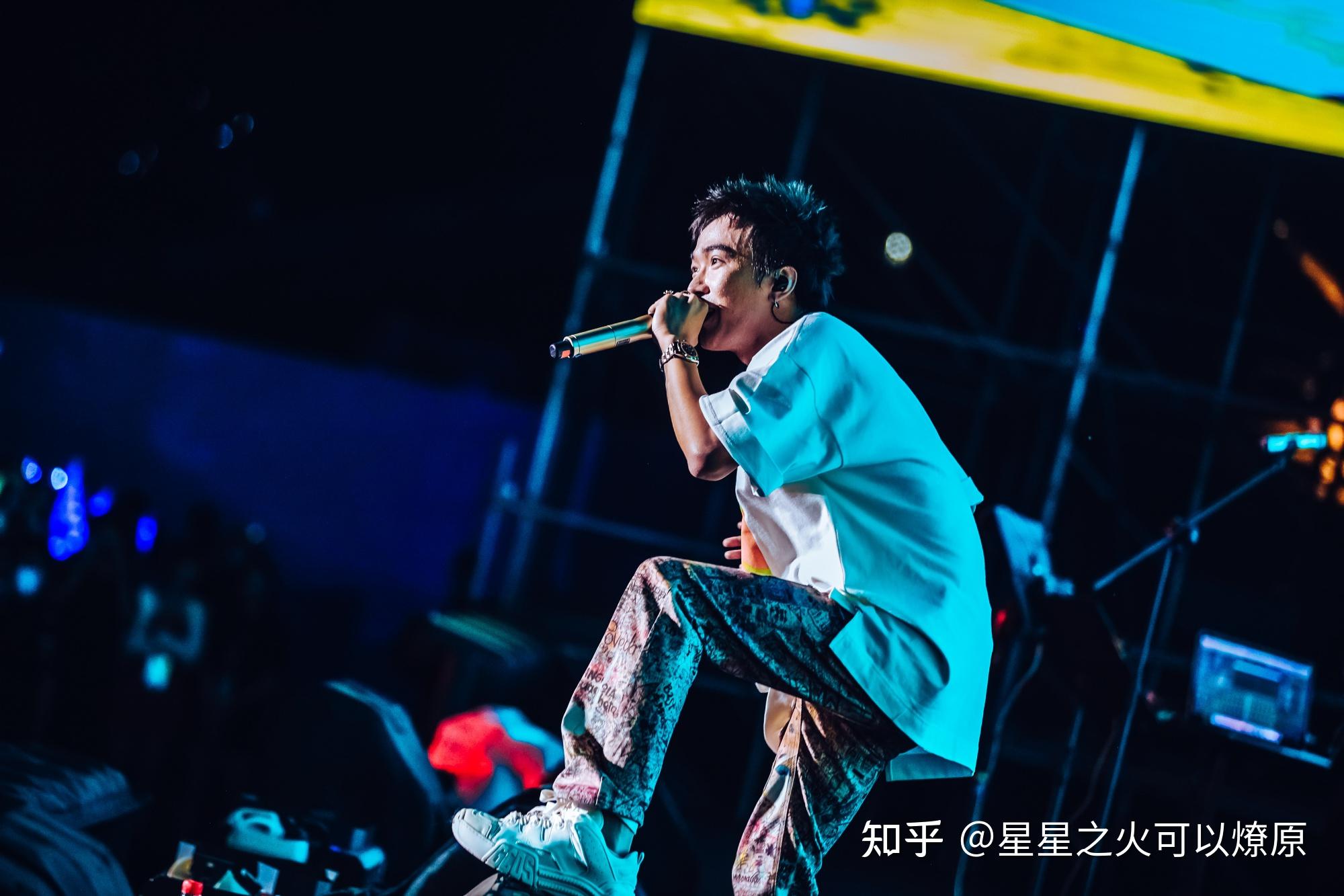 宋佳领衔主演,tizzy t(谢锐韬),张海宇主演的喜剧犯罪电影《阳光劫匪