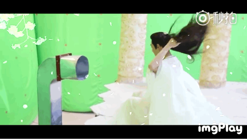 如何评价邓伦和罗云熙在《香蜜沉沉烬如霜》中的古装扮相?