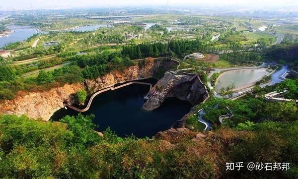 上海辰山植物园矿坑花园