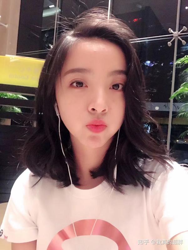 还有一些小姐姐自己的自拍∠(  」∠)
