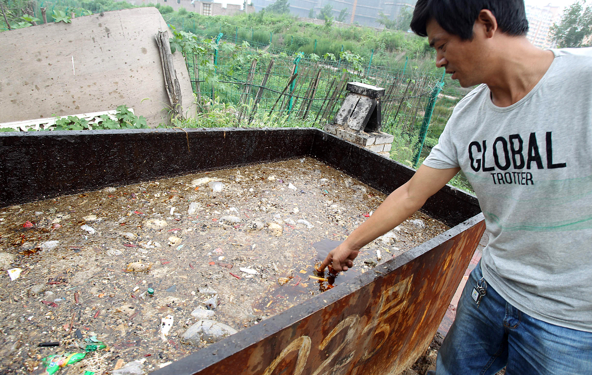 餐厨垃圾,俗称泔脚,泔水,也叫潲水又称馊水,是餐饮垃圾和厨余垃圾的