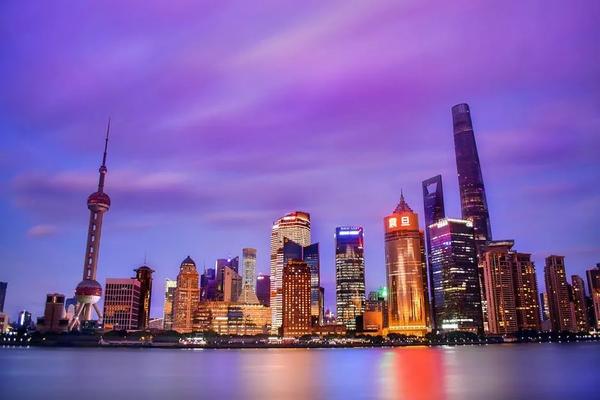 上海!一座妖魔化的城市让千万人假装在生活.