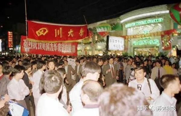 老照片1999年5月8日中国驻南斯拉夫大使馆遭北约轰炸之后676767