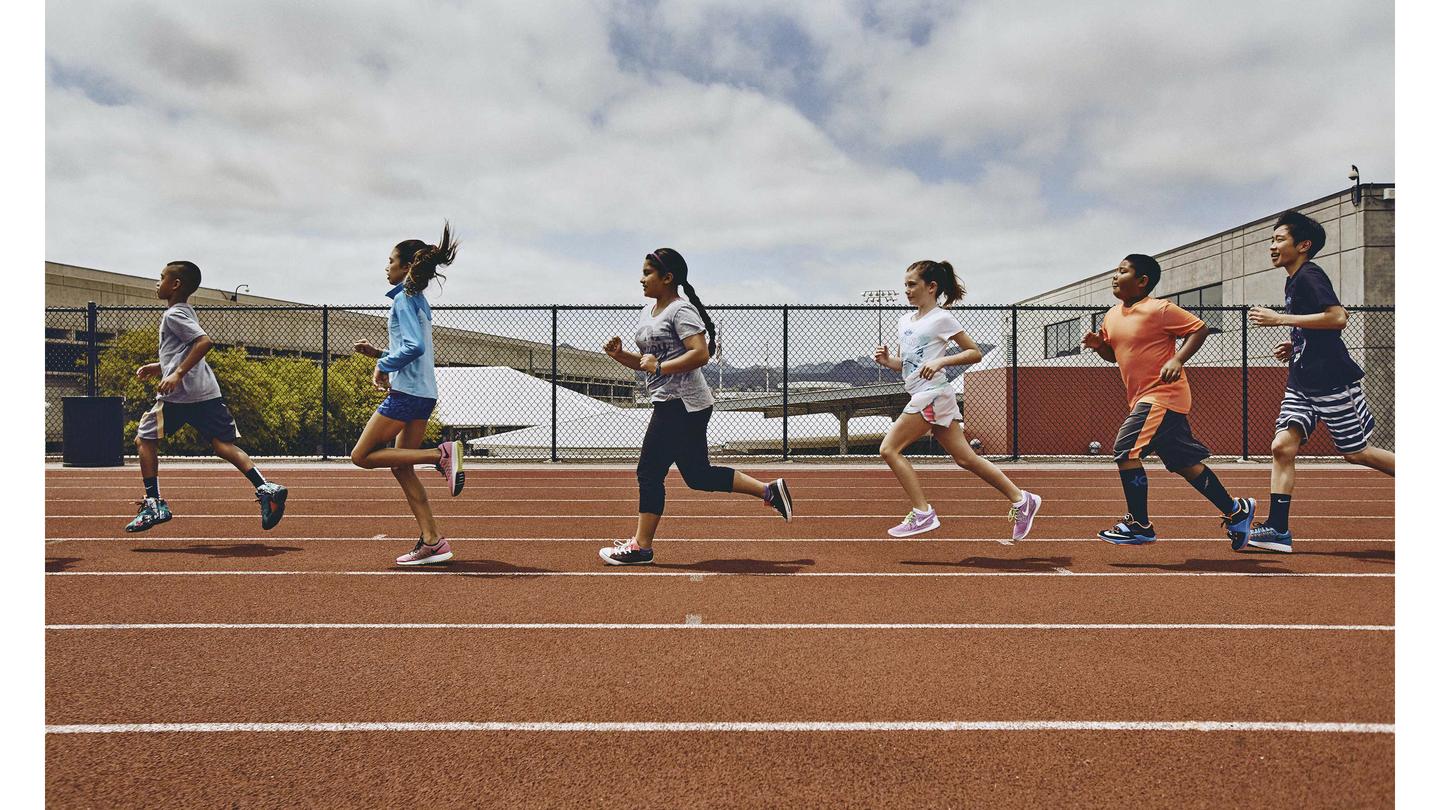 对儿童自由活动的观察表明,跑步是孩子们在两点之间运动的首选方法.