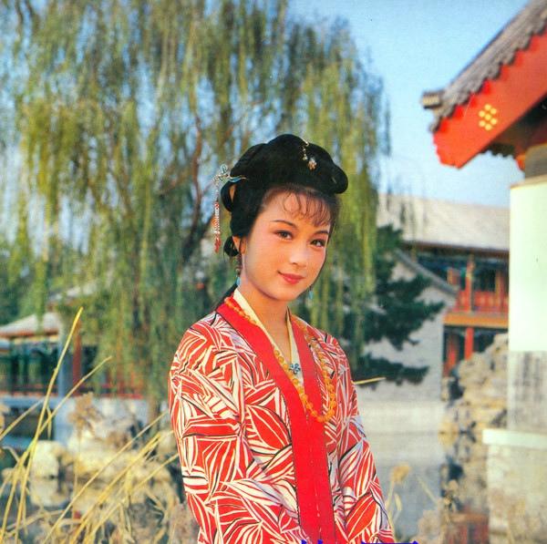 红楼梦里贾母突然问来投亲的侄孙女史湘云是住还是走她是何意