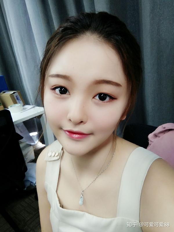 女生长了一双丹凤眼是什么体验?