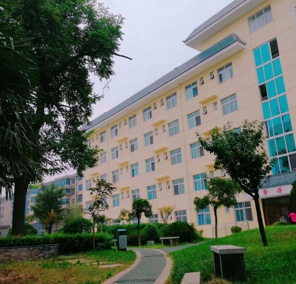 想去复读问一下三原南郊与咸阳二中比那个好