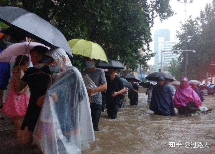 温暖抚慰人心记720郑州暴雨小感