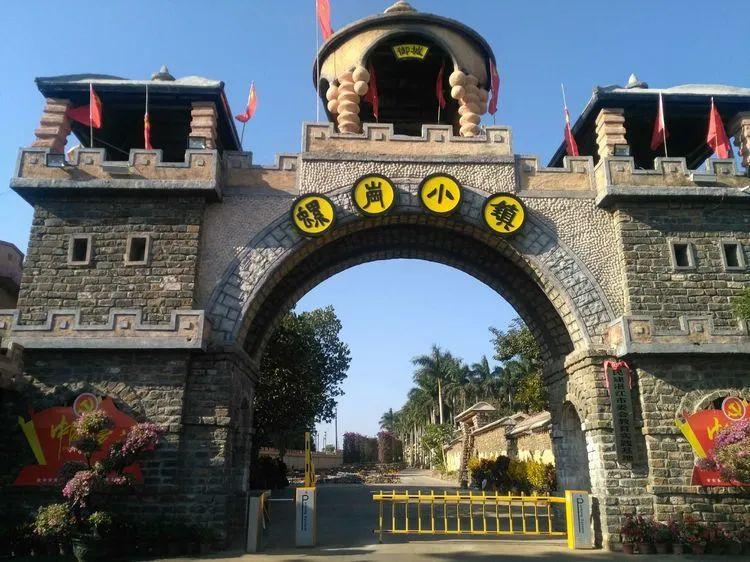 文旅融合新亮点天卷朗读角来到螺岗小镇旅游景区游客的身边