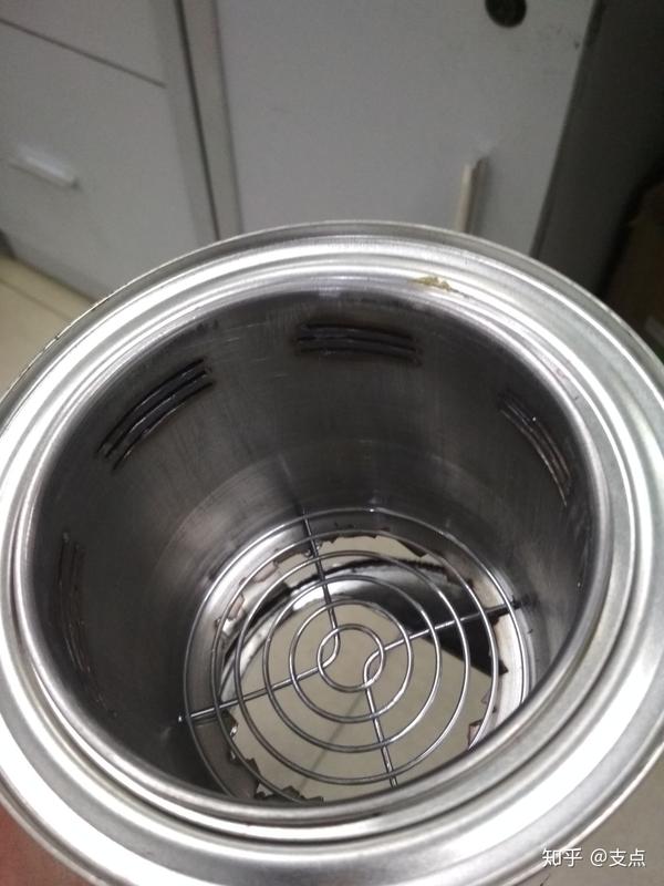 材料:没用的奶粉罐,4块钱的不锈钢杯子,加一个随便的铁网