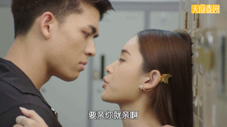 扒开衣服,这女人杀疯了!