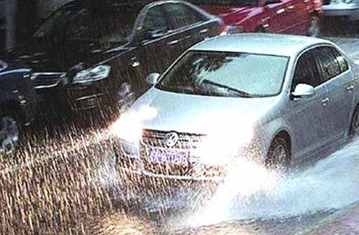 又到5月雨季,下大雨的时候开车这些要注意