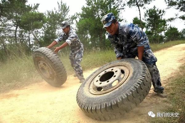 不断践行着勇往直前,驰骋千里,安全文明,争创一流的新时期汽车兵精神