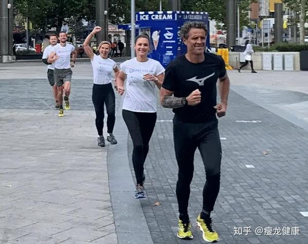 专家jonfurniss;还有企业家steve bennett和另一位企业家jakethompson
