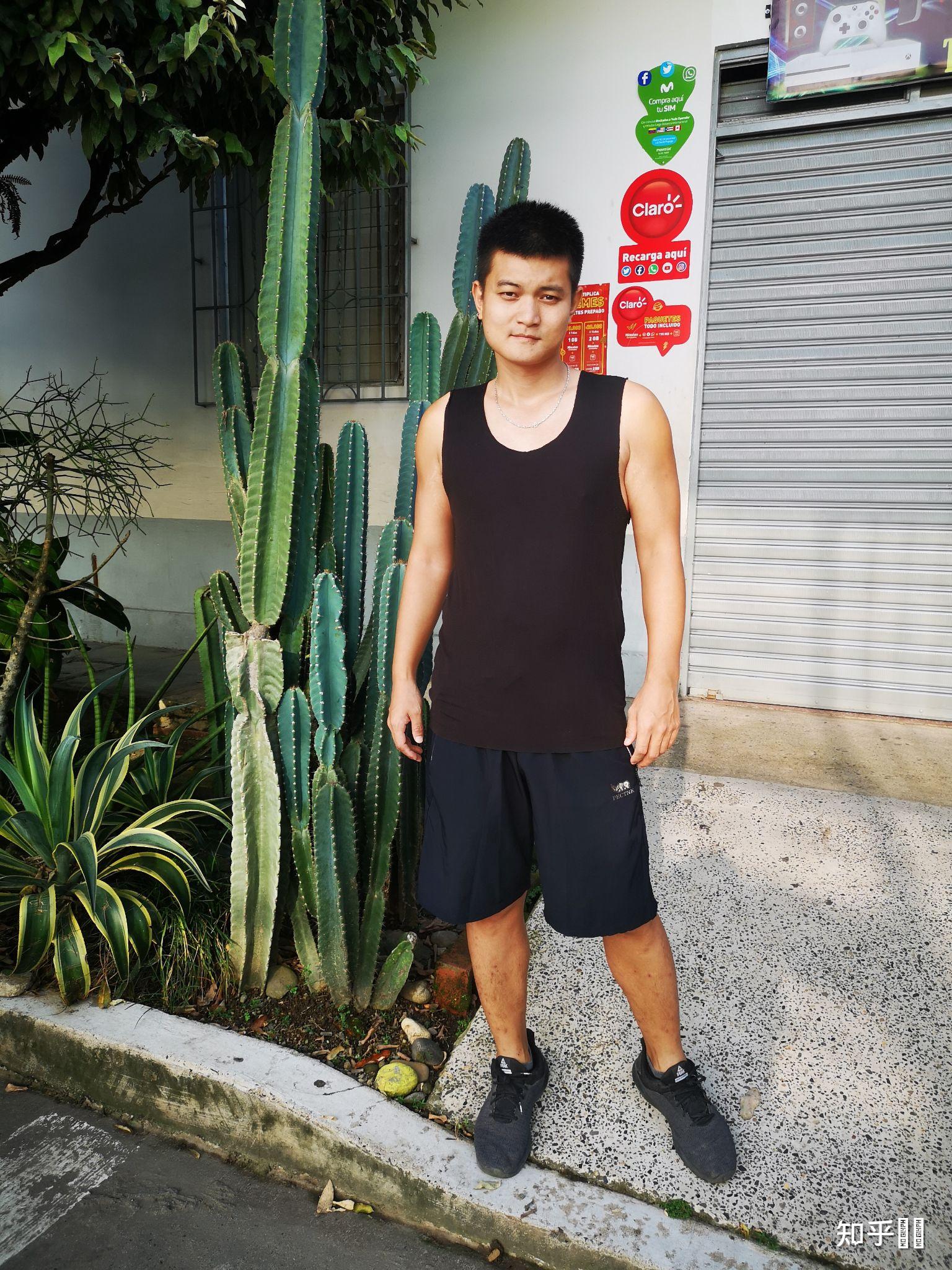152和180身高差示意图,153和185身高差距图 男身高180体重152身材胖吗