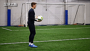 如何踢出一脚完美的侧身凌空抽射