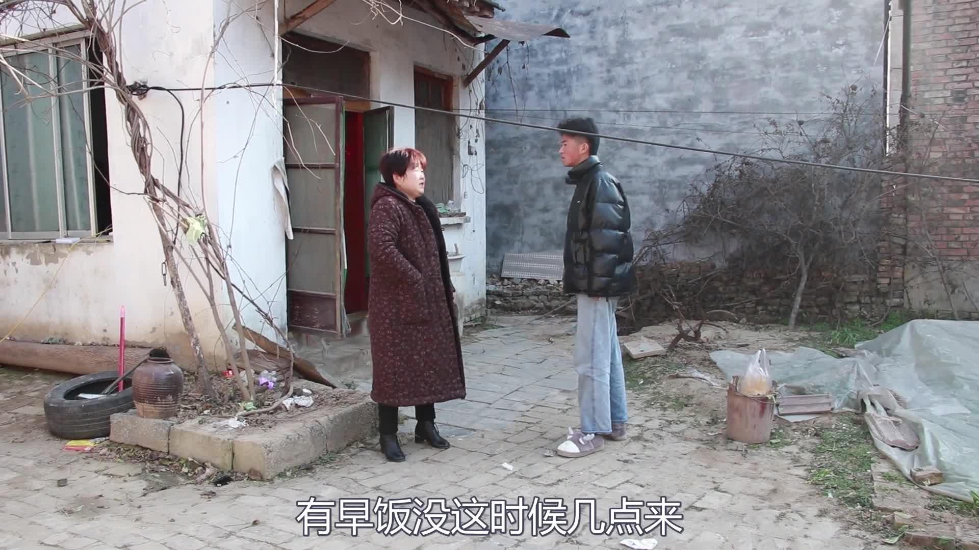 小朱几天没和小鱼联系小鱼见面就要翻看他的手机这样好吗