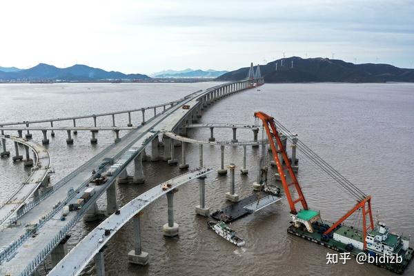 舟岱跨海大桥南接舟山本岛,北接岱山岛,远期与北向大通道连接,成为