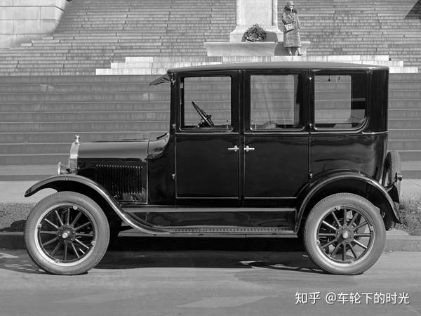 1925年款的福特t型车,此时的美国已经进入了汽车社会