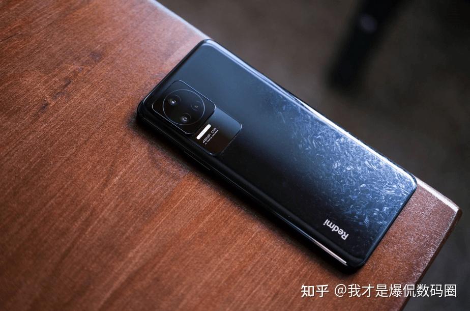 而从过去几代产品来看,几乎所有的k k系列标准版都属于爆款产品,红米k