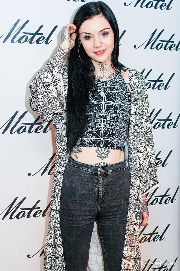 3,之前就有个英国女生grace neutral,因为奇特的审美追求而引起争议.