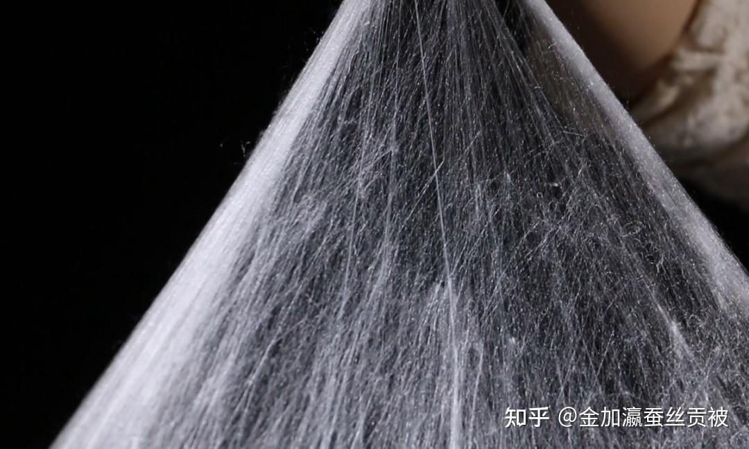 总之,在现实操作过程中,如何在不损伤蚕丝纤维的情况下,将蚕丝整理
