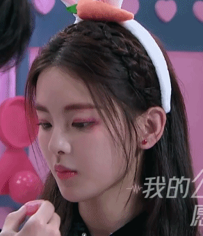 你有哪些杨超越的表情包,漫画图,真人照(去水印)?