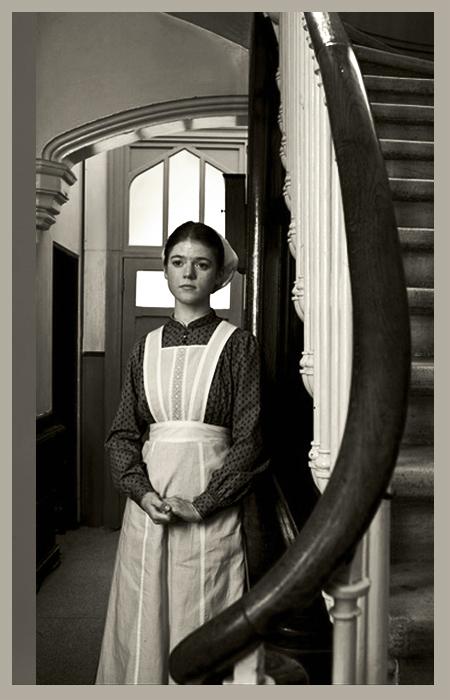 20世纪初的英国女仆装,图片来自英剧《唐顿庄园》.