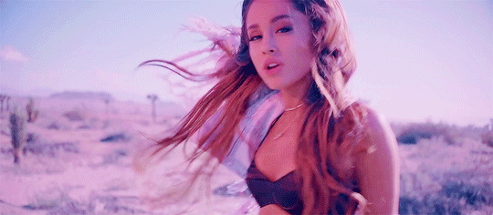 a妹ariana grande登上elle,见证她的蜕变过程