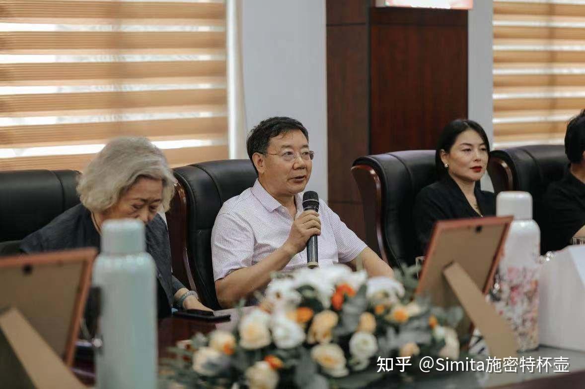 (原中央党校办公厅主任边宝华)