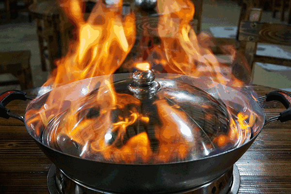 吃小马锅家火焰醉鹅,我差点把头发给烧了!