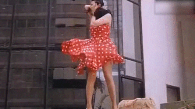 白衬衫的进阶→条纹衬衫 邱淑贞的一袭红裙简直不要太夺目鸭,后面的